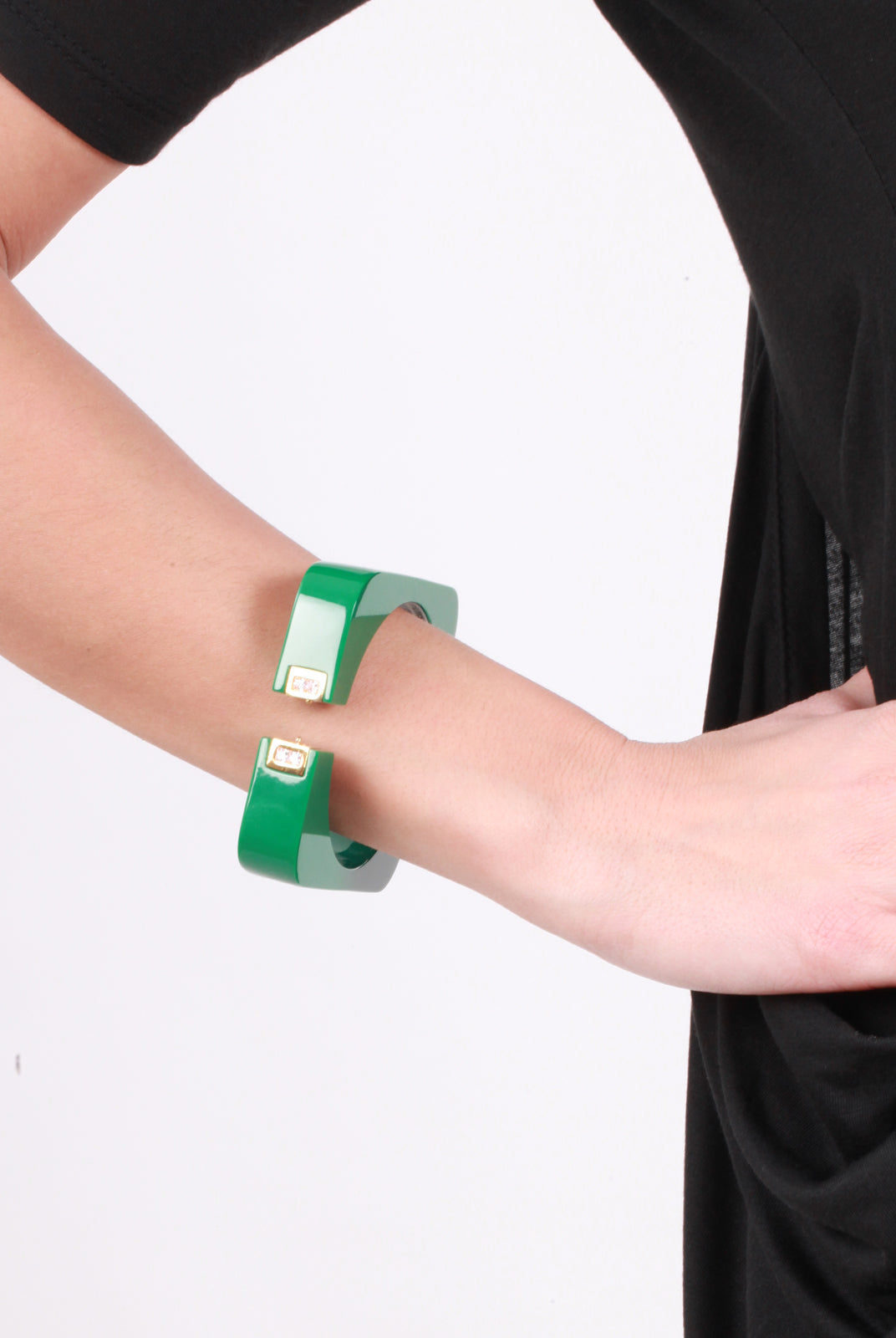 Vendome Square Cuff Emerald Green, ISHARYA - elilhaam.com