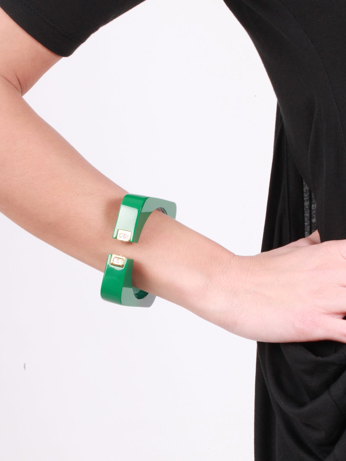 Vendome Square Cuff Emerald Green, ISHARYA - elilhaam.com