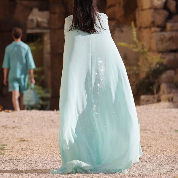 فستان من التول مطرز بدون حمالات مع فتحة