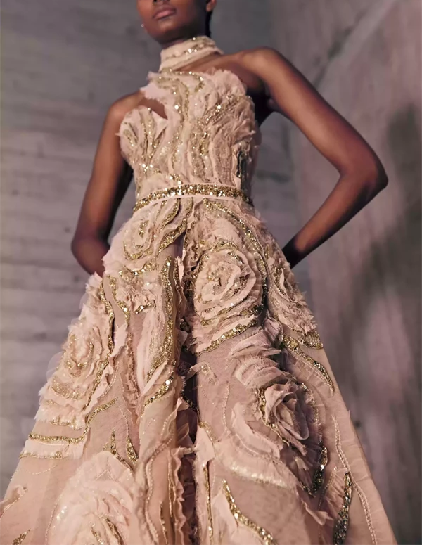 3D فستان زهري ذهبي مطرز غير متناظر اللون