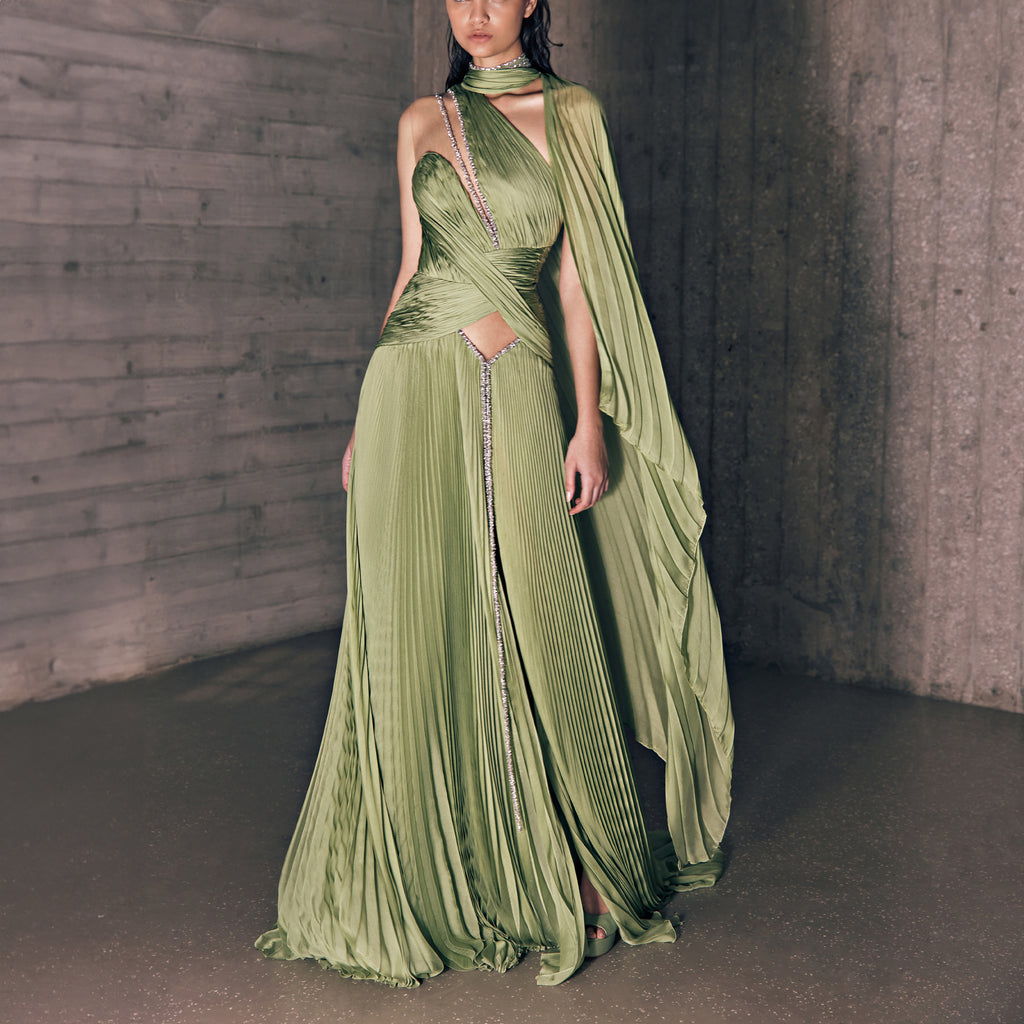 فستان موسيلين أخضر ورقي بطيات غير متماثلة مع تطريز فضي