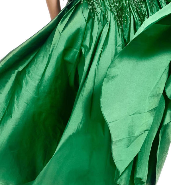 تنورة طويلة من التفتا باللون الأخضر