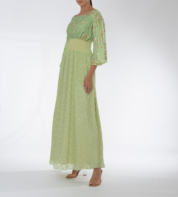 فستان أخضر مطبع مزين بالزهور