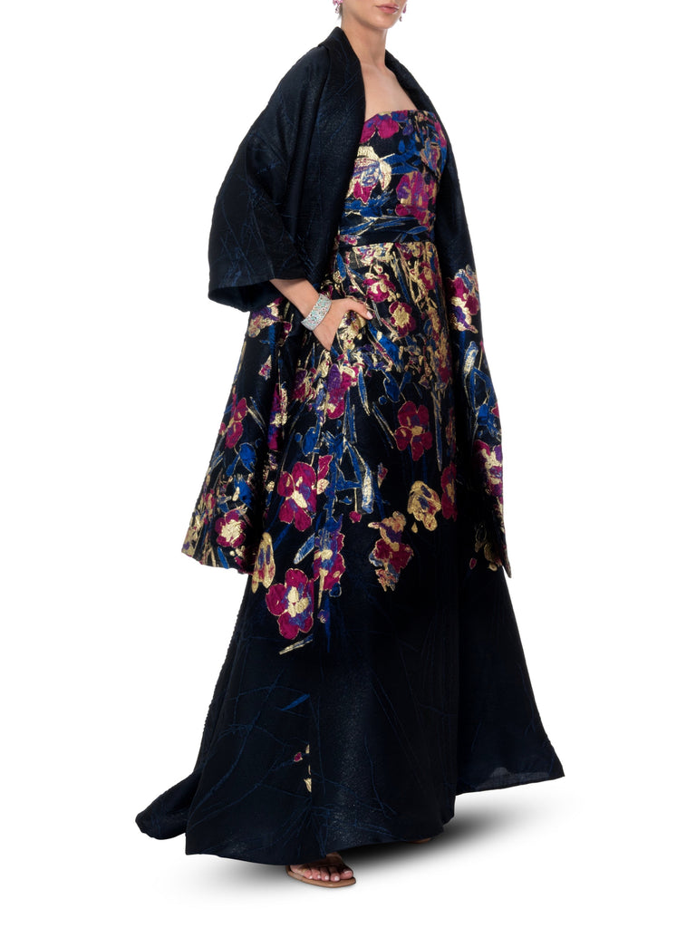 فستان كروي معدني فوشيا مع معطف أوبرا معدني